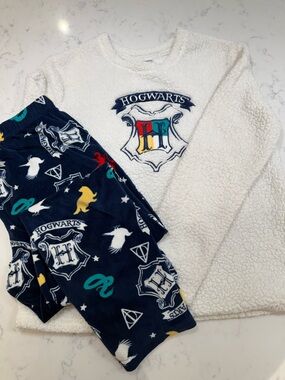 Warner Bros. Harry Potter Winter White Sherpa Pullover with Navy Crest Trim